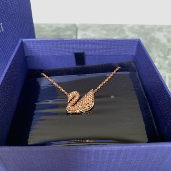 Swarovski Iconic Swan Necklace NWT - 5368988 - Picture 3 of 4